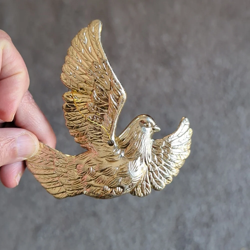 Vintage 80's Goldtone Turtledoves and Snowflake Ornaments